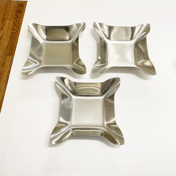 Oneida Square Stainless Steel Platters Set of 3 - Picture 4 of 9